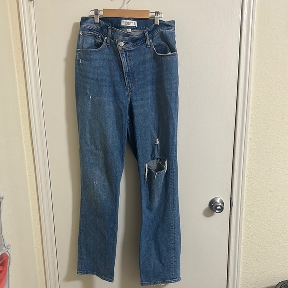 EUC A&F 90s Straight Ultra High Rise Curve Love Ripped Distressed Jeans - Picture 1 of 6